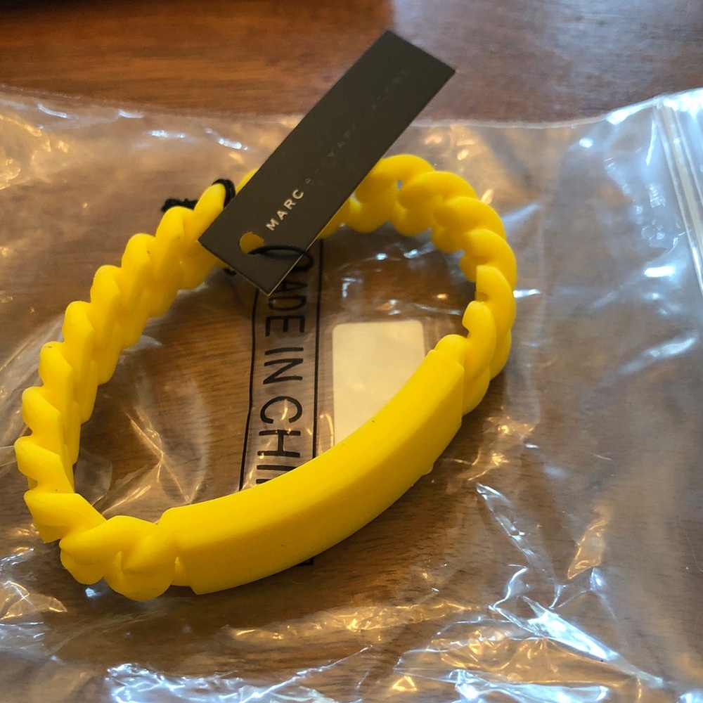 Marc by Marc Jacobs Vibrant Yellow Silicone Bracelet. New with tag. - Picture 9 of 9